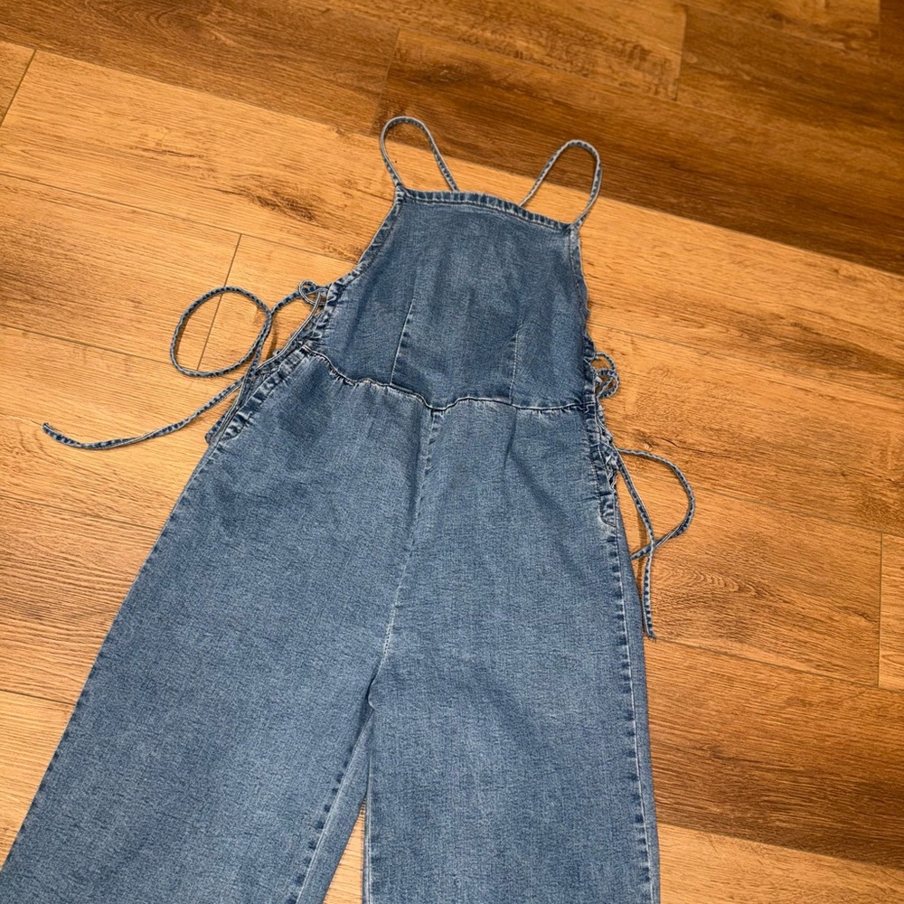Sleeveless Denim Jumpsuit M Wide Leg Blue Open Back Thin Straps Boho Comfy Chic - Picture 7 of 16